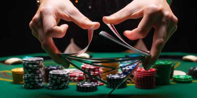 Poker có tính cạnh tranh khủng khiếp hơn bài Liêng